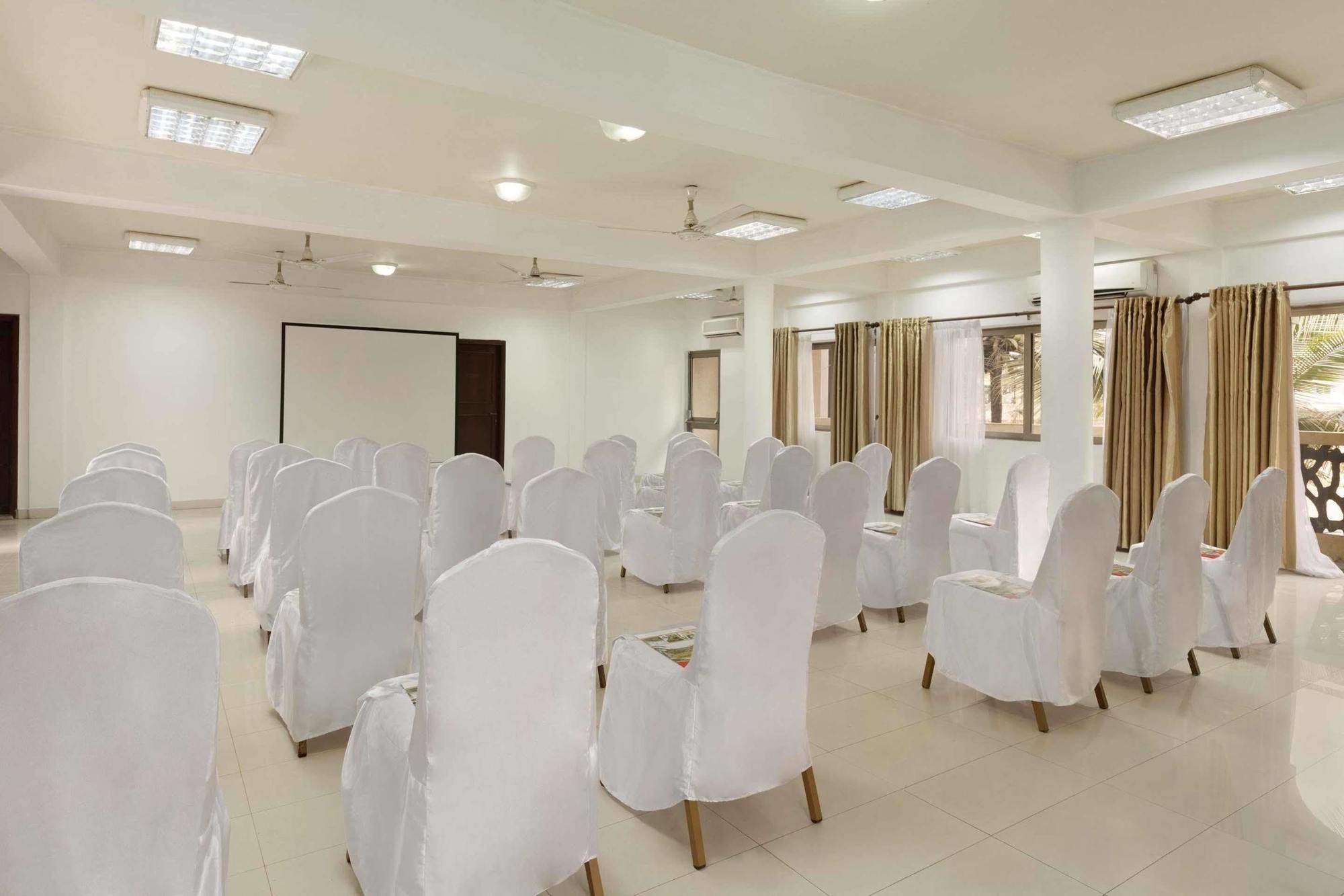 Ramada Resort Accra Exterior photo